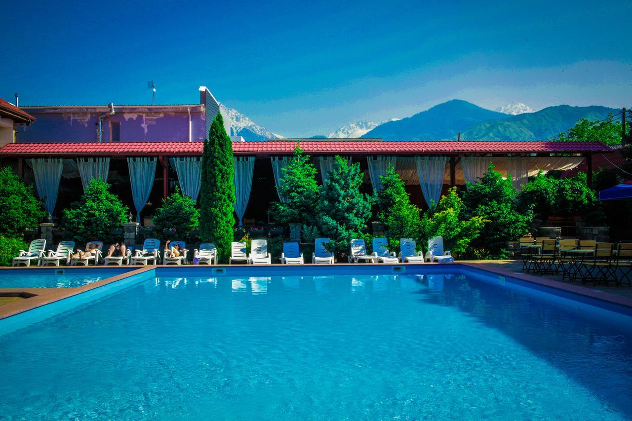 Stary Melnik Hotel Almaty Bagian luar foto